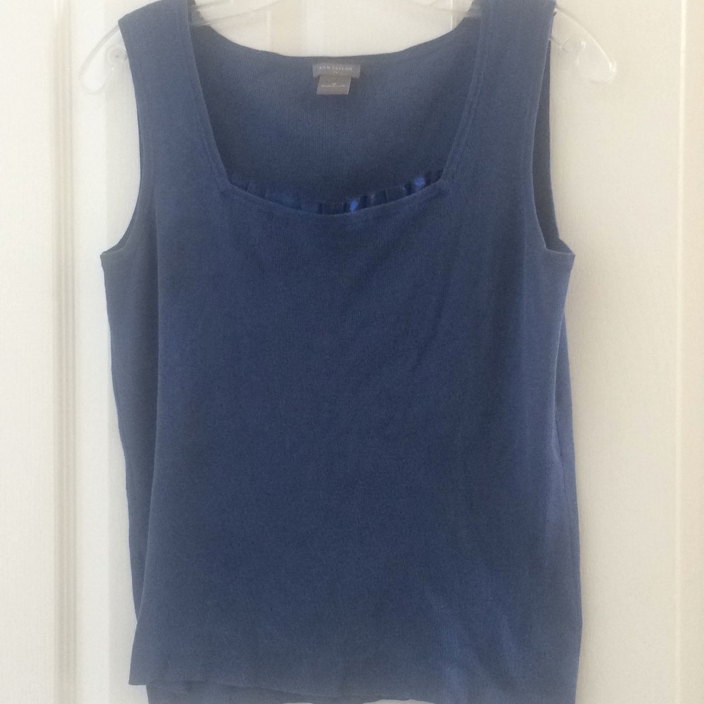 FINAL MARKDOWN Ladies Ann Taylor tank medium